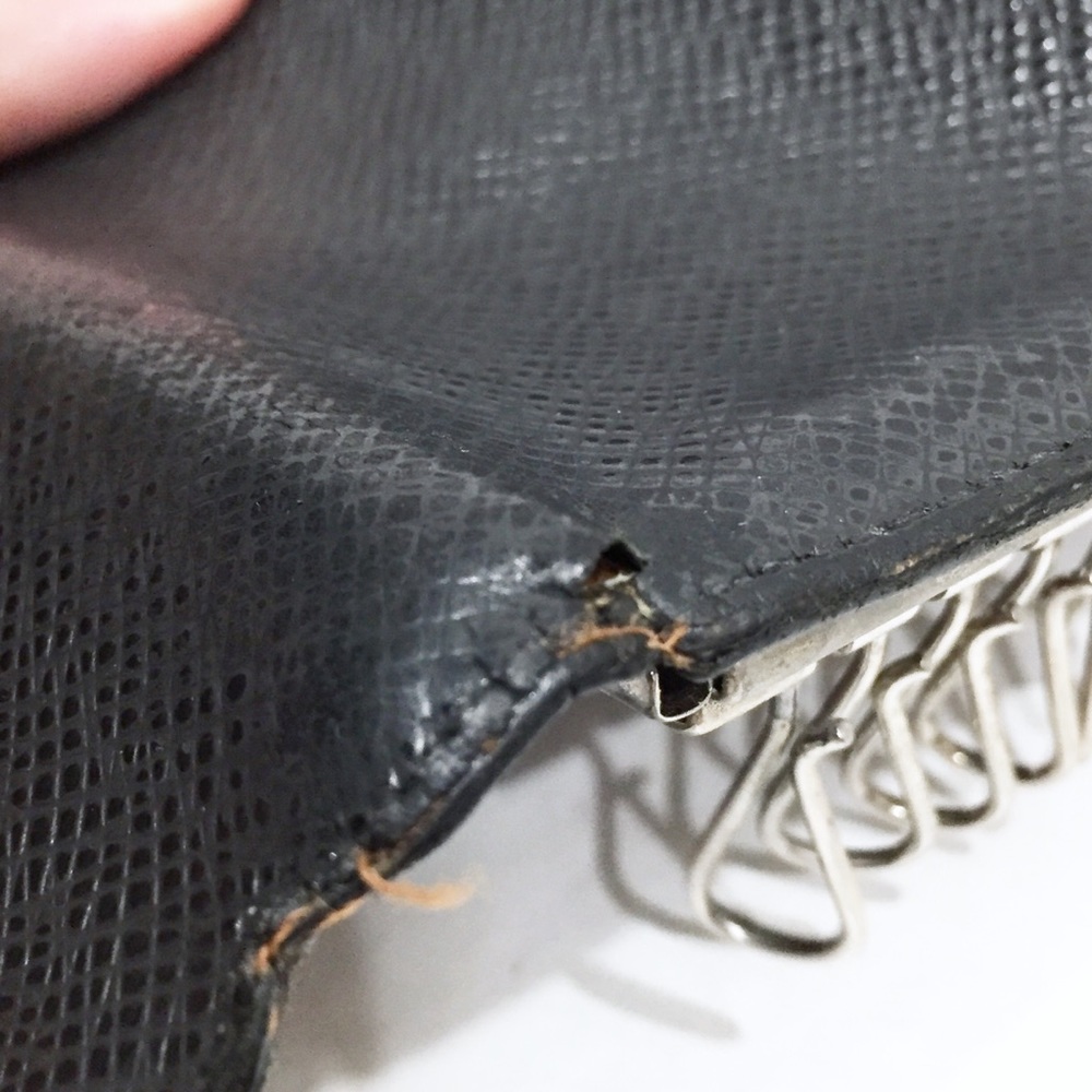 Louis Vuitton black taiga 6 key ring wallet - Picture 3 of 8